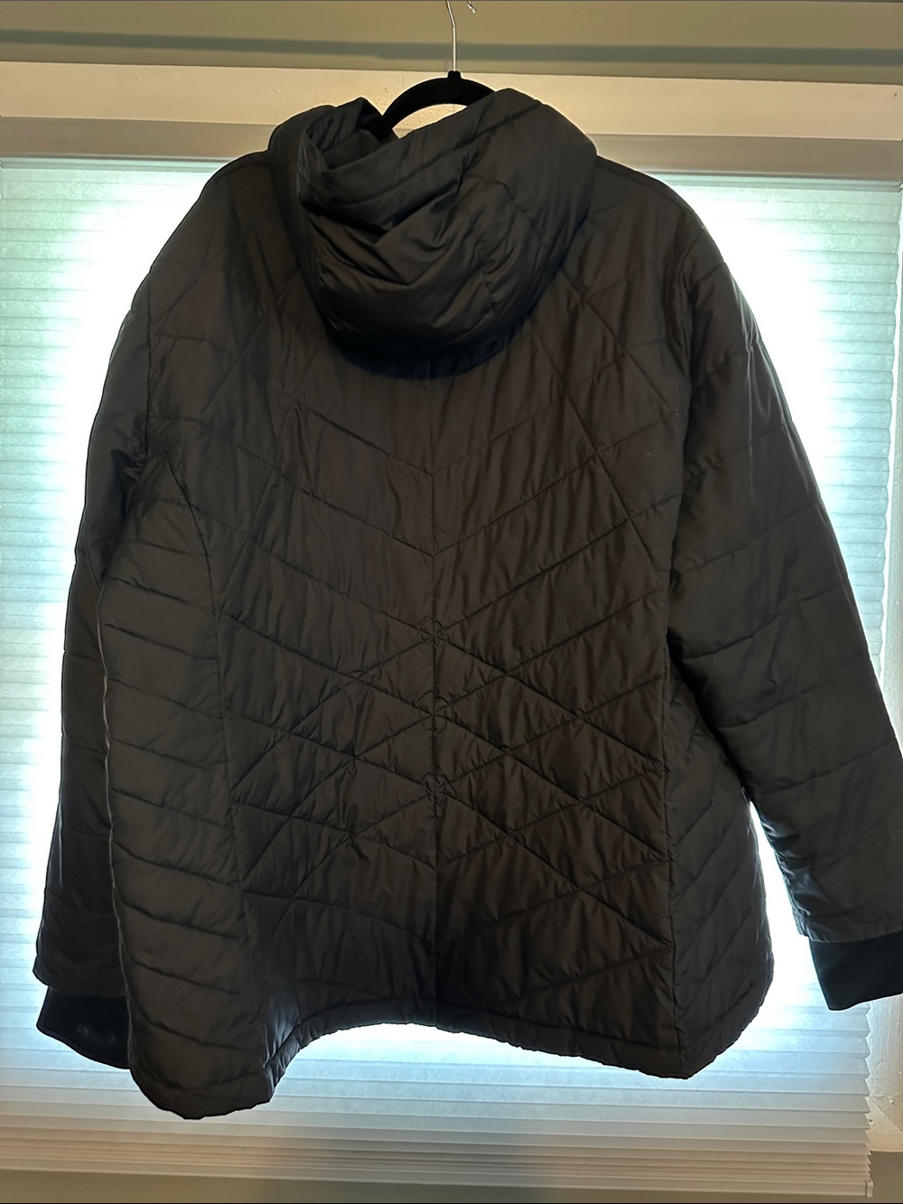 Columbia Black Quilted Hooded Puffer Jacket - Picture 2 of 5